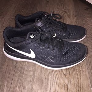 Black Flex Run Nike’s